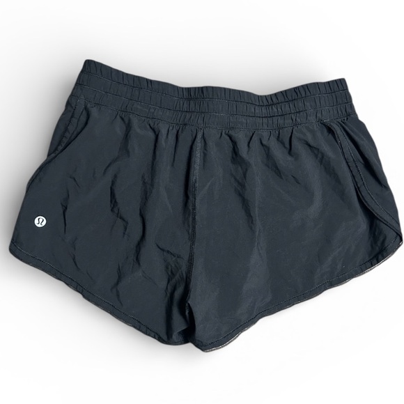 lululemon athletica Pants - Lululemon Hotty Short Black With Lace Trim Size 6